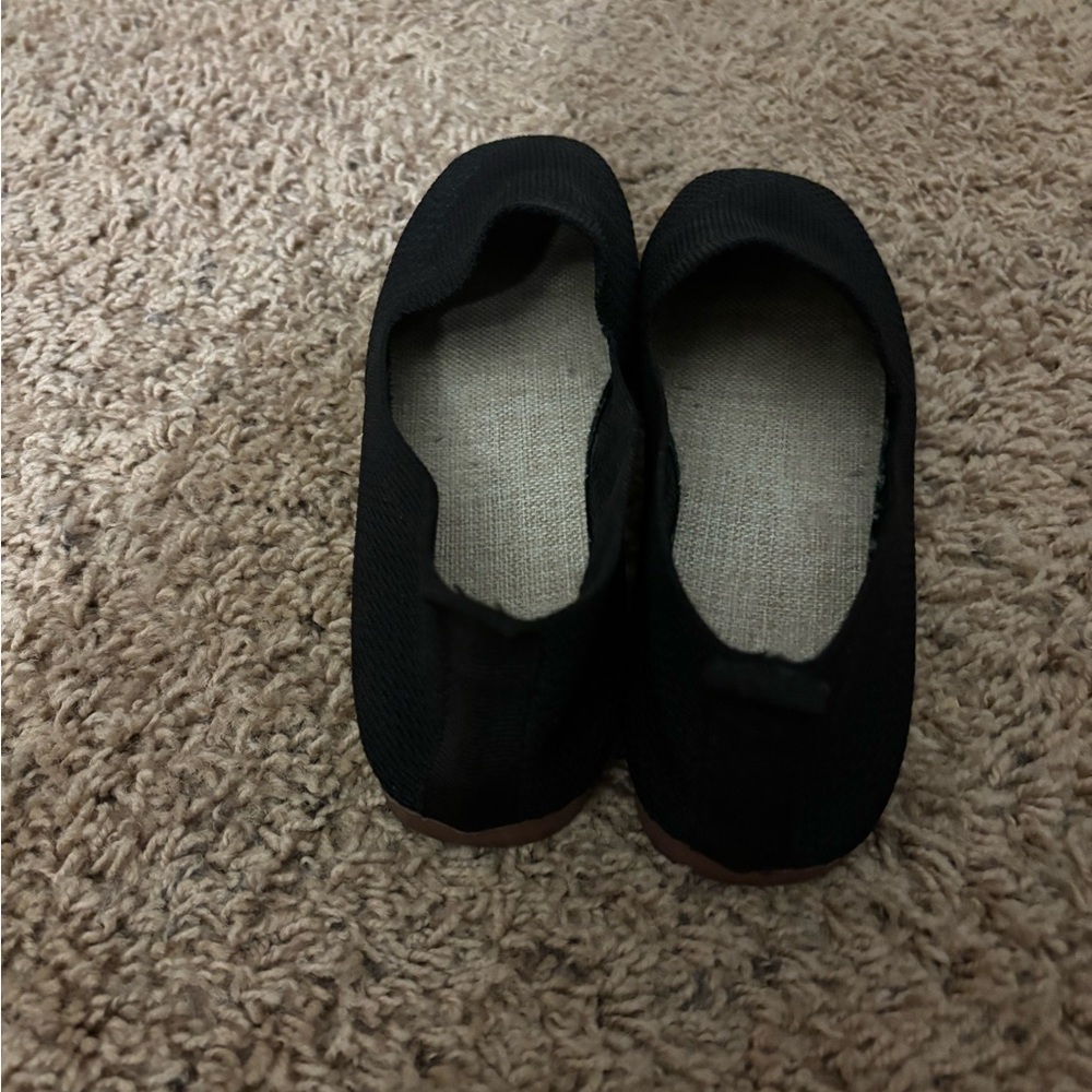 Women’s dress flats.